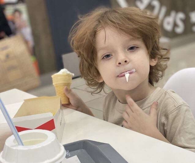 Конечно, мой сын без ума от сладостей и фастфуда. Но есть нюанс - о нем расскажу в тексте. 