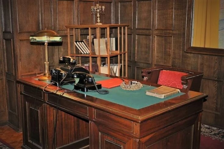 Кабинет бывшего сотрудника Управления КГБ по Краснодарскому краю Семикаракорского