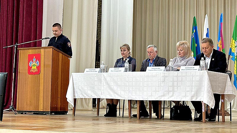    Участковые полиции рассказали о своей работе