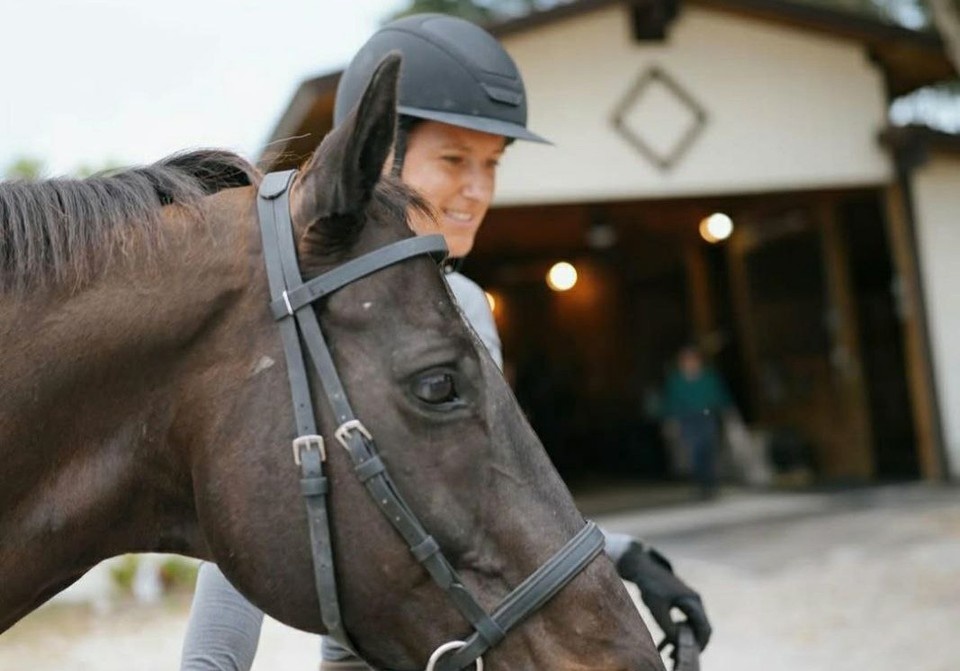    Виктория любит лошадей. Фото: социальные сети Виктории Азаренко.