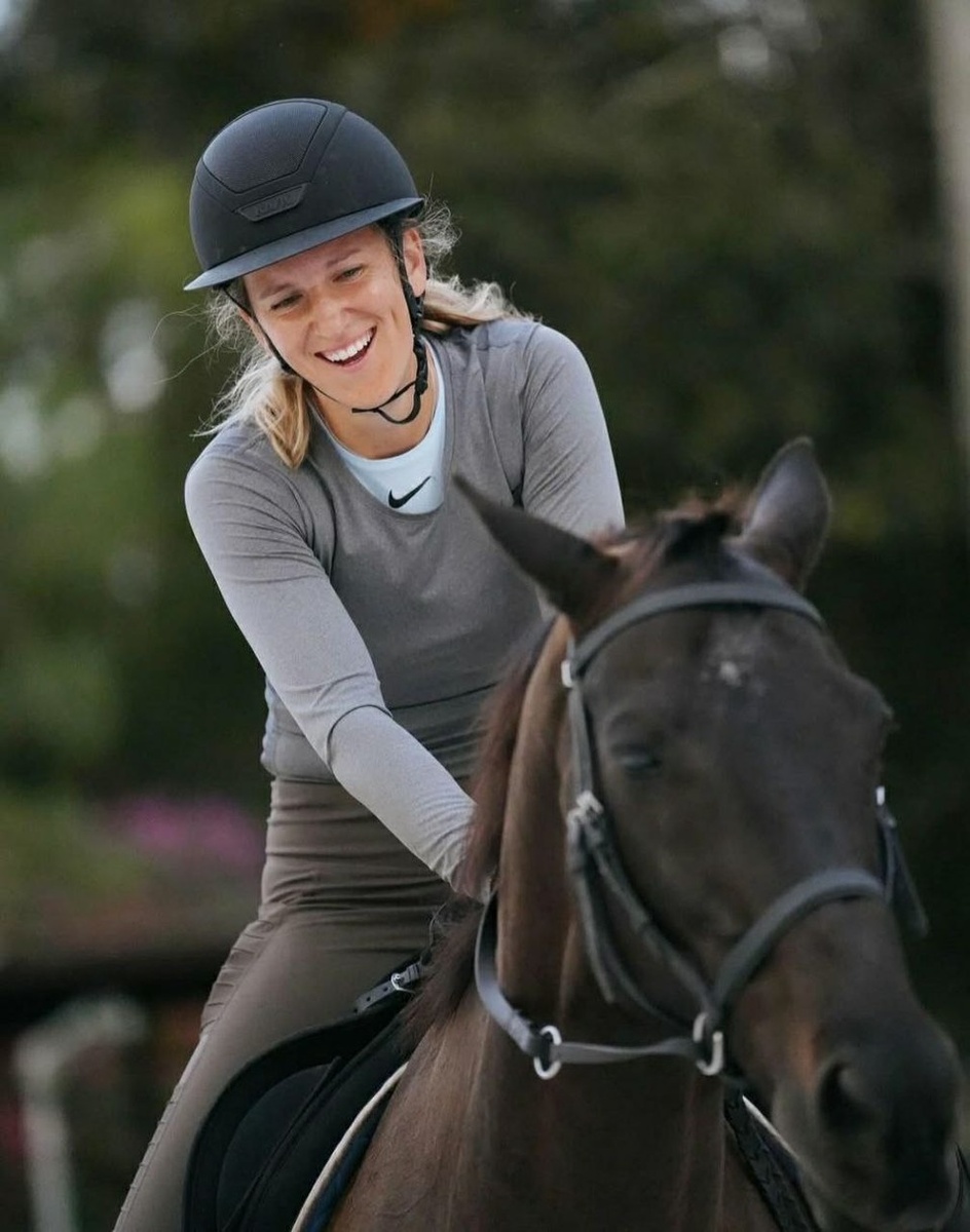    Теннисистка уже несколько лет занимается верховой ездой. Фото: социальные сети Виктории Азаренко.