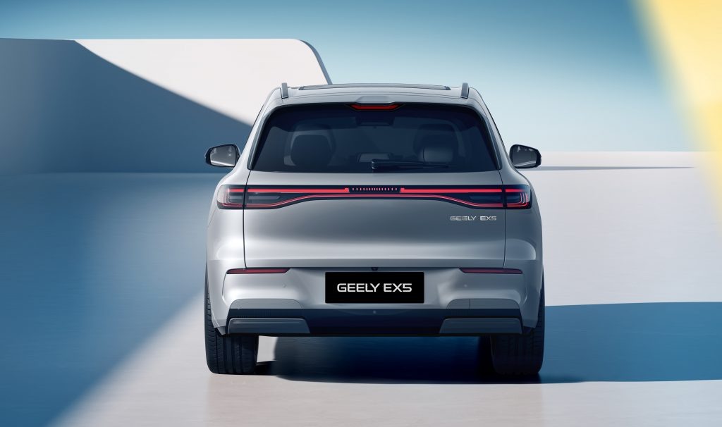 Для Geely Galaxy E5 в российской версии заявлен максимальный запас хода на одном заряде батареи в 430 км.