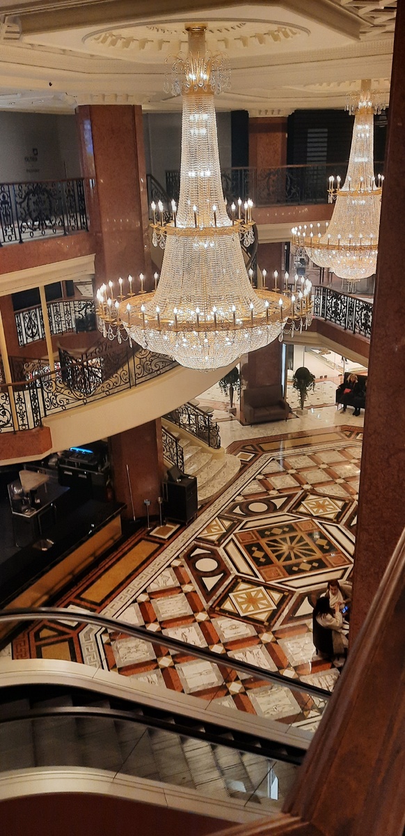 Торговый центр Метрополь, бар уже закрыт