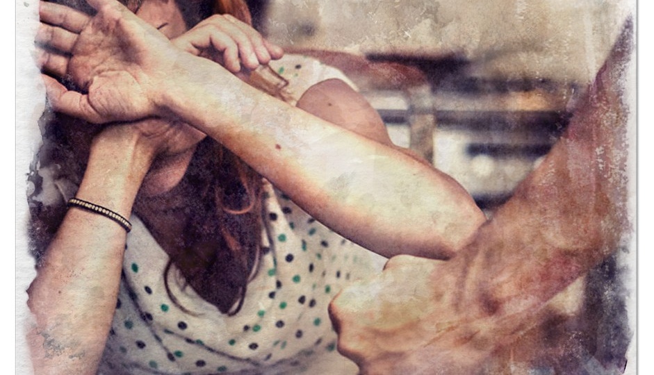 — Лерка, ты обалдела? — кричала на старшую дочь мать, — ты бросила своего жениха именно сейчас, когда нам так нужны деньги?