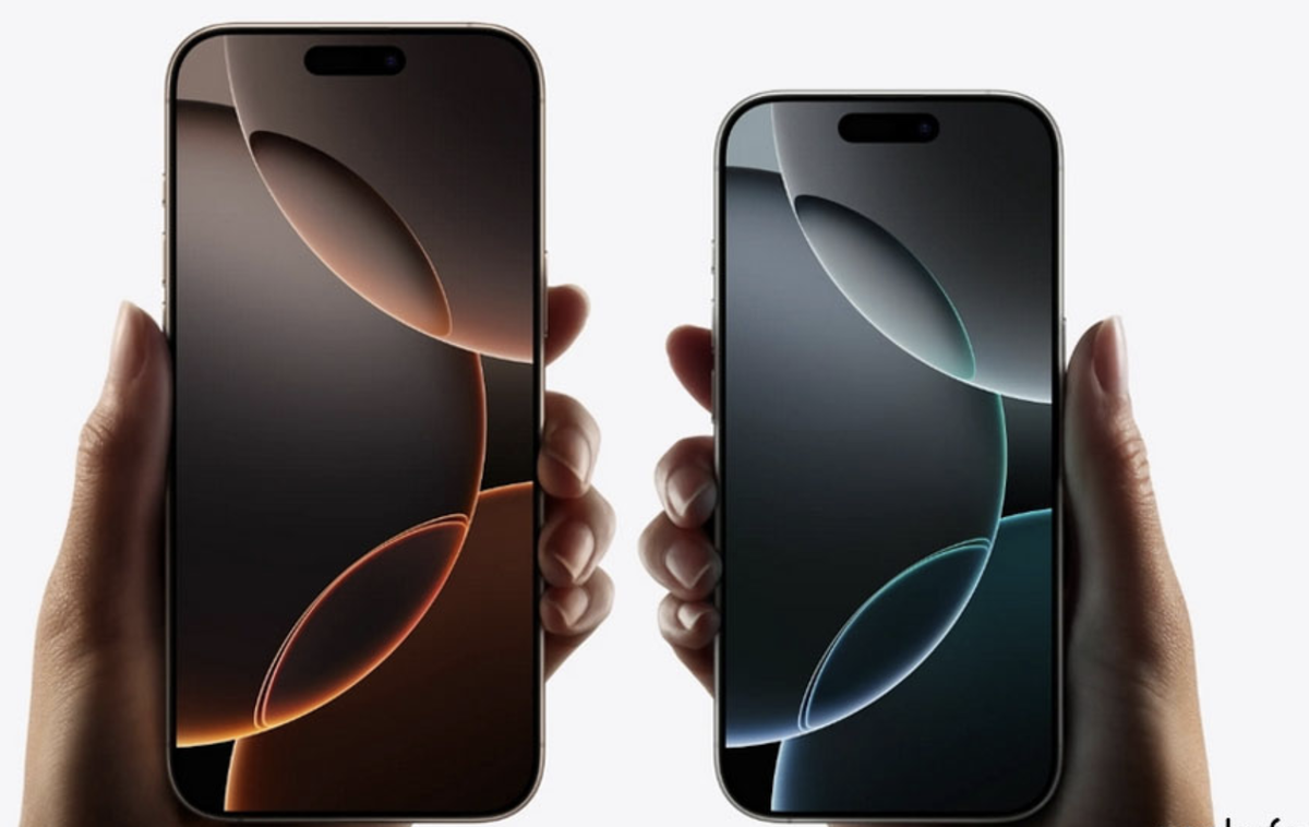 на фото сравнение размеров между iPhone 16 Pro Max и iPhone 16 Pro