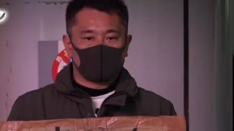    Бездомный японец зарабатывает на жизнь, делая прохожим комплименты