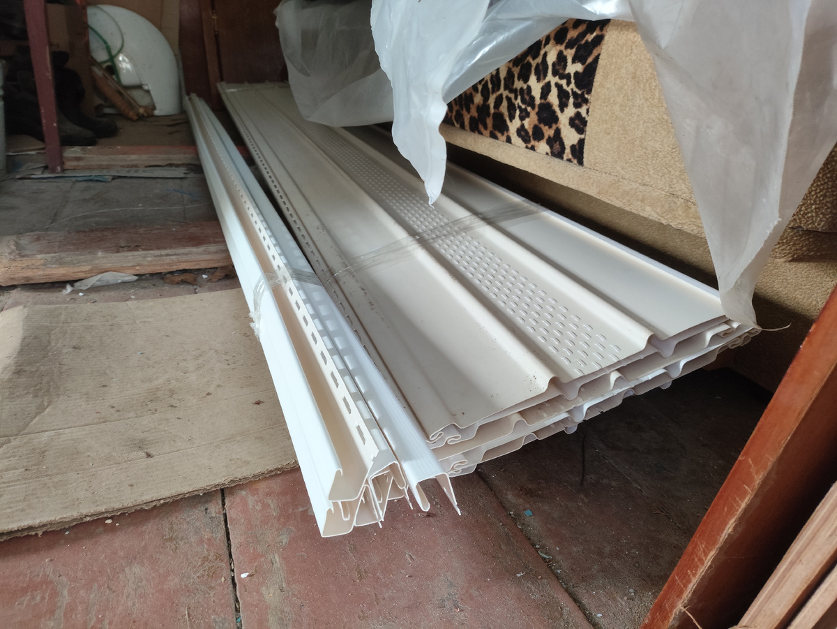 Софиты. К сожалению, они не белоснежные, какие-то кремовые...