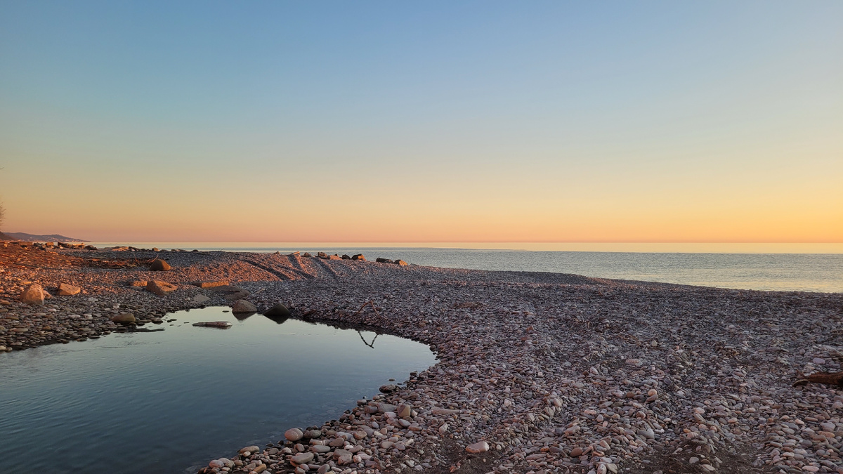 Река и море