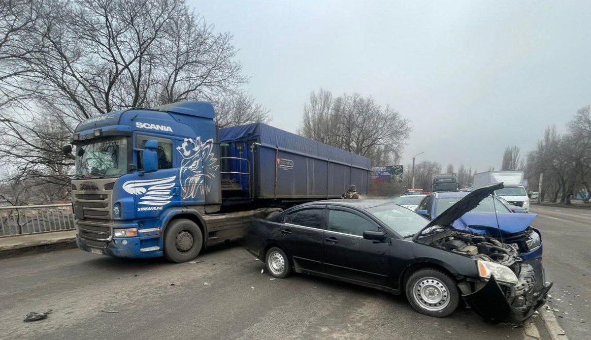    Столкновение трех автомобилей в Воронеже: подробности ДТП Госавтоинспекция Воронежской области