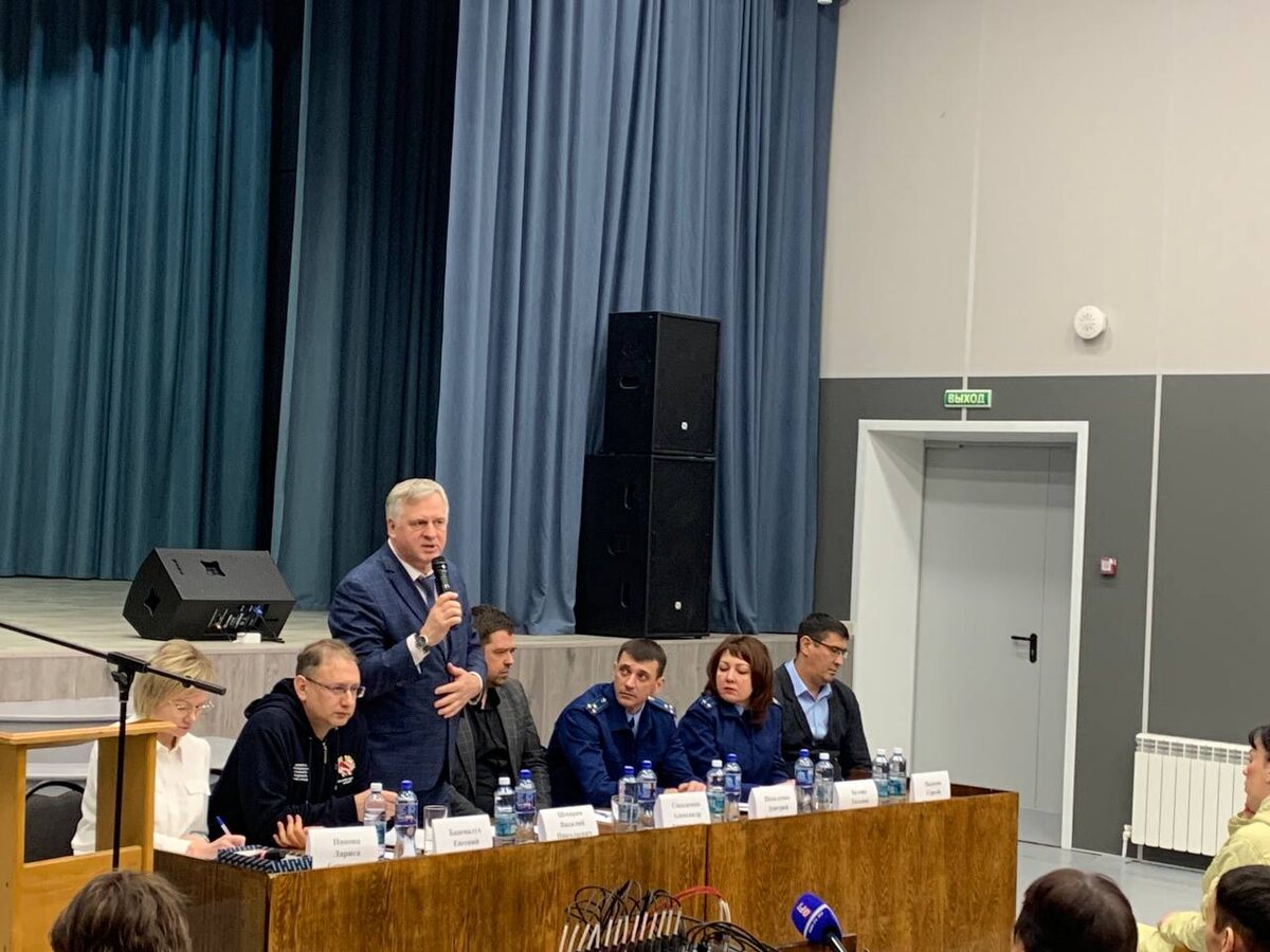  📷    Детсад и амбулатория. Глава Оренбургского района Василий Шмарин ответил на вопросы жителей поселка Чебеньки Кристина Просвиркина