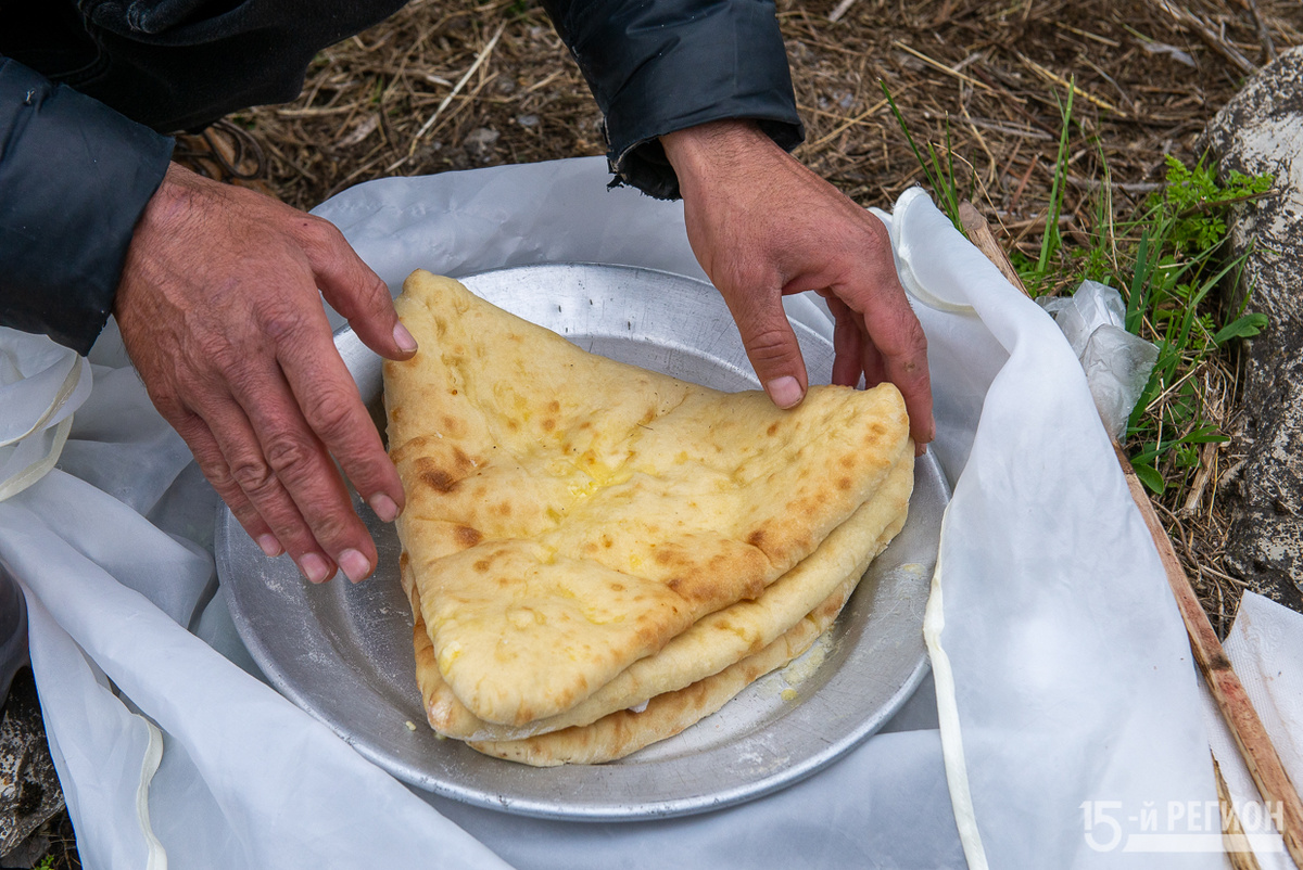 Традиционные осетинские треугольные пироги. Автор фото: Константин 15-Фарниев