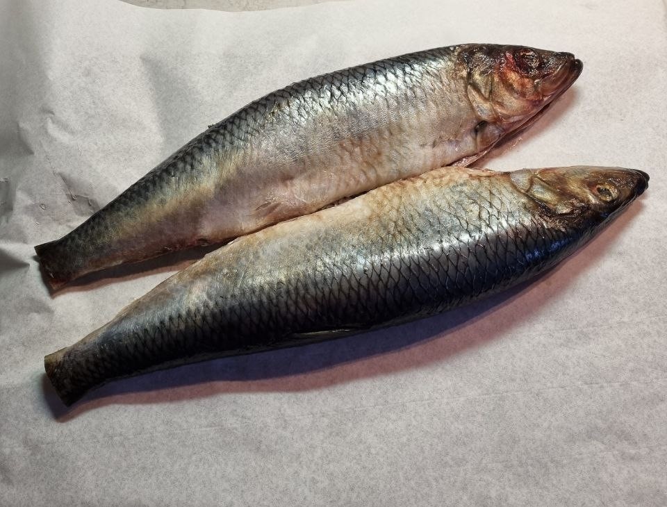 Это свежая сельдь, купленная в магазине