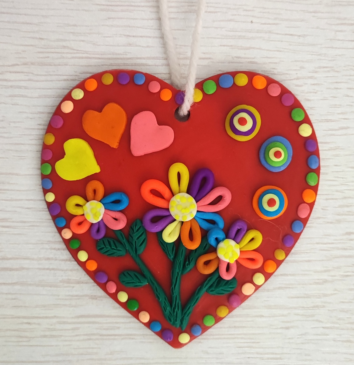 Готовый вариант подвески из пластилина на деревянном картоне ❤️ Сердечко на канале Лепим с Таней.