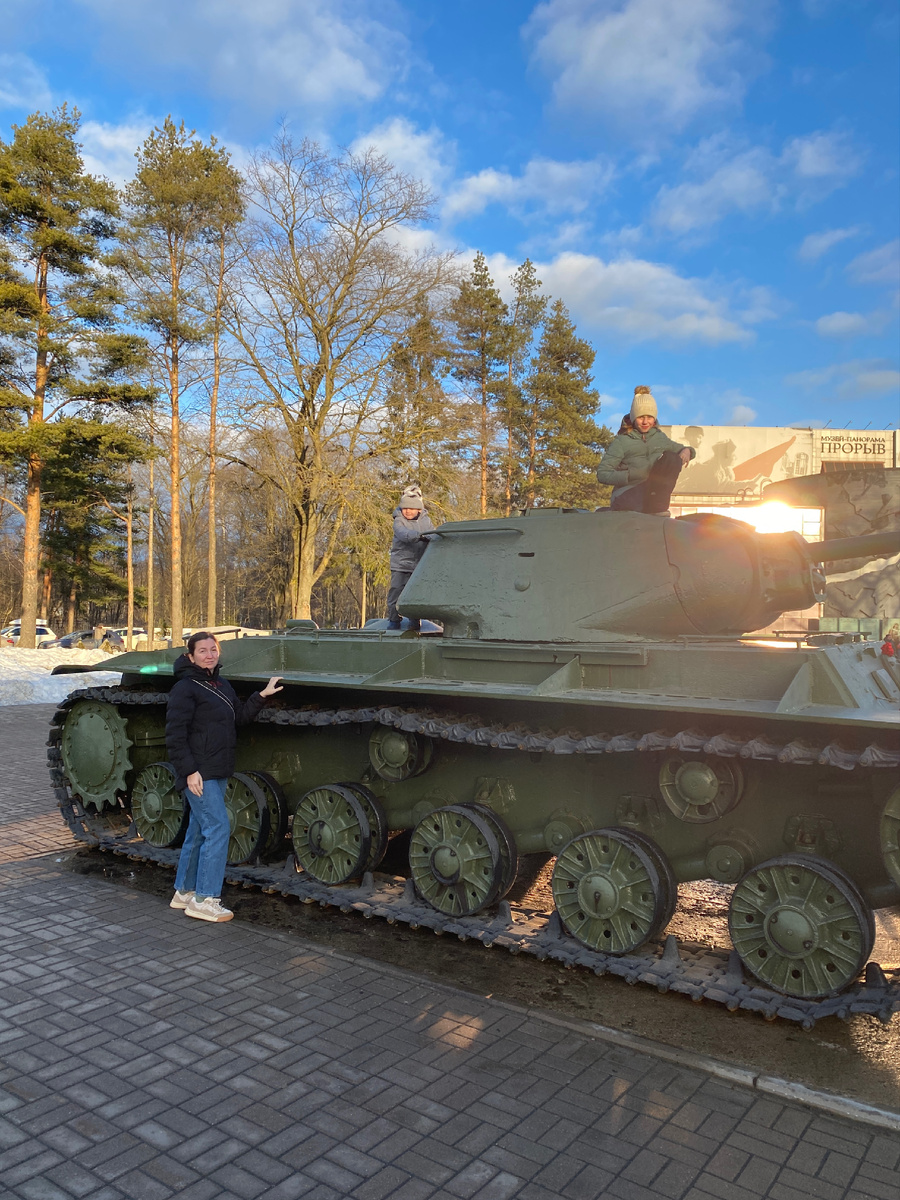 Все пожамкали танка.