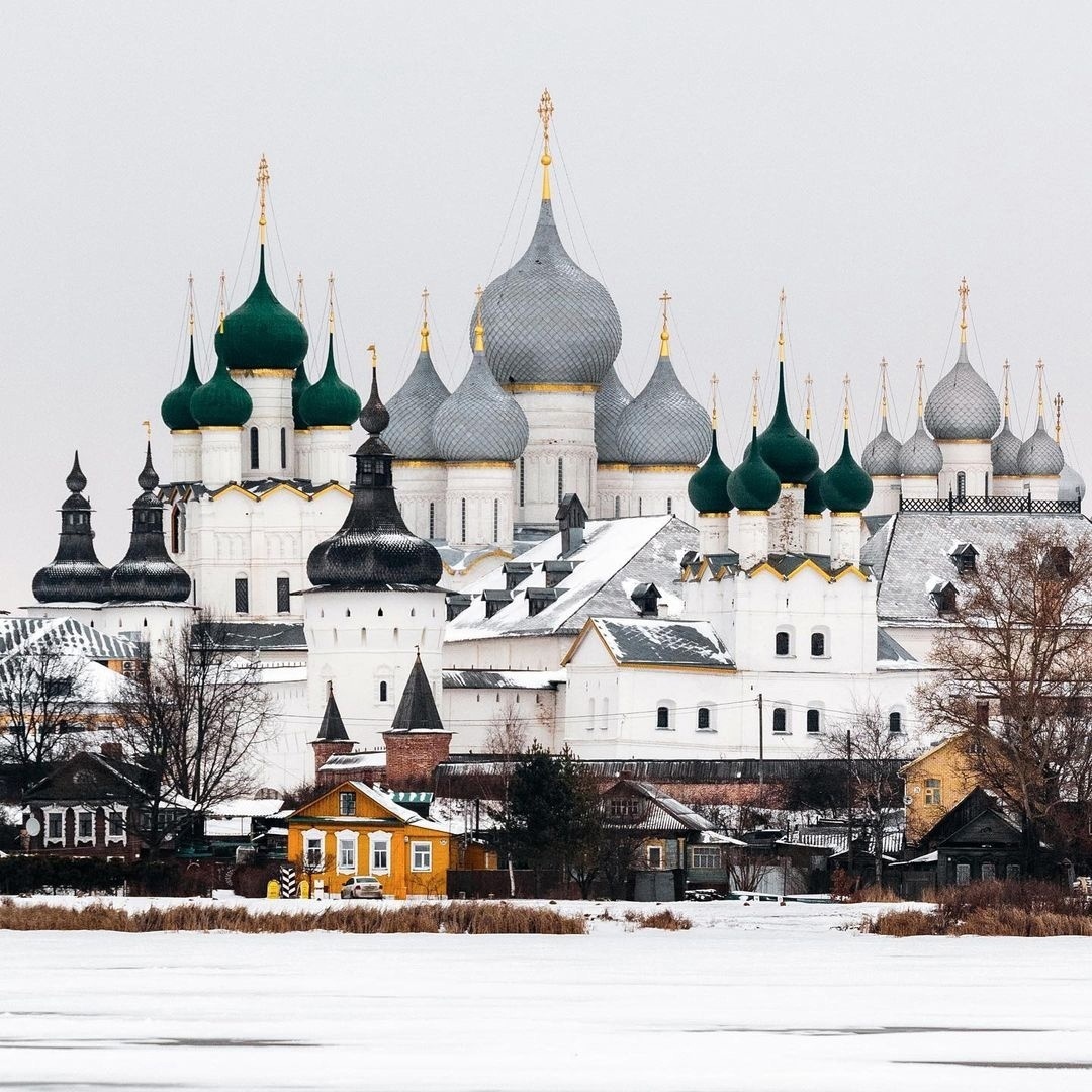 из сообщества ВК "Золотое Кольцо России" - вид с озера Нера