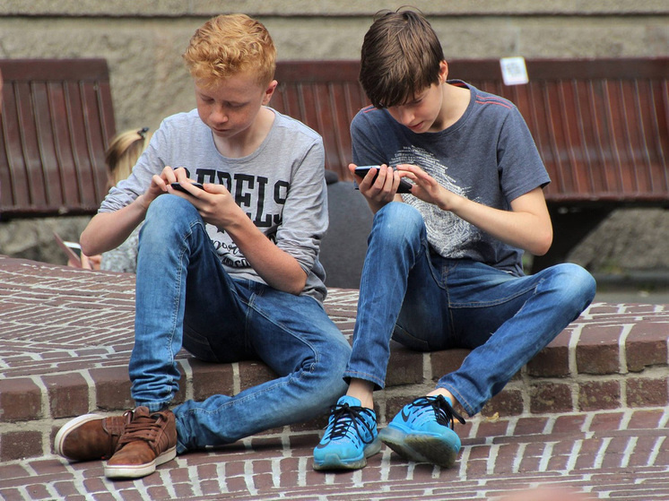     Телефон подростку — враг? Фото: pixabay