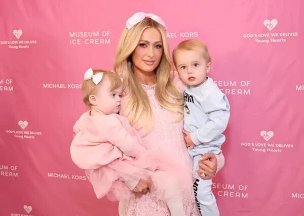    Пэрис Хилтон с детьми. Фото: ТВЦ
