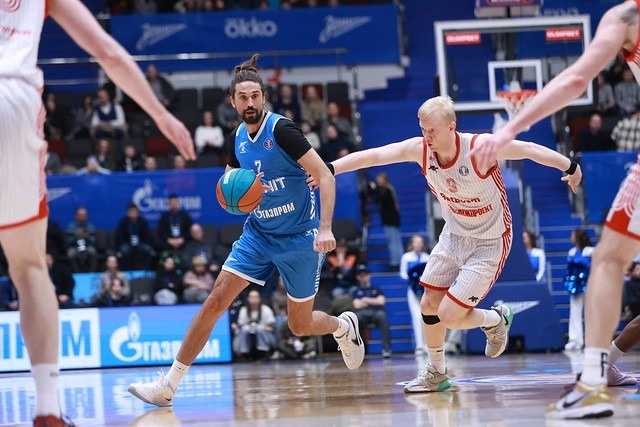    Когда новобранец "Зенита" Алексей Швед с мячом - жди нестандартного действия. / Единая лига ВТБ