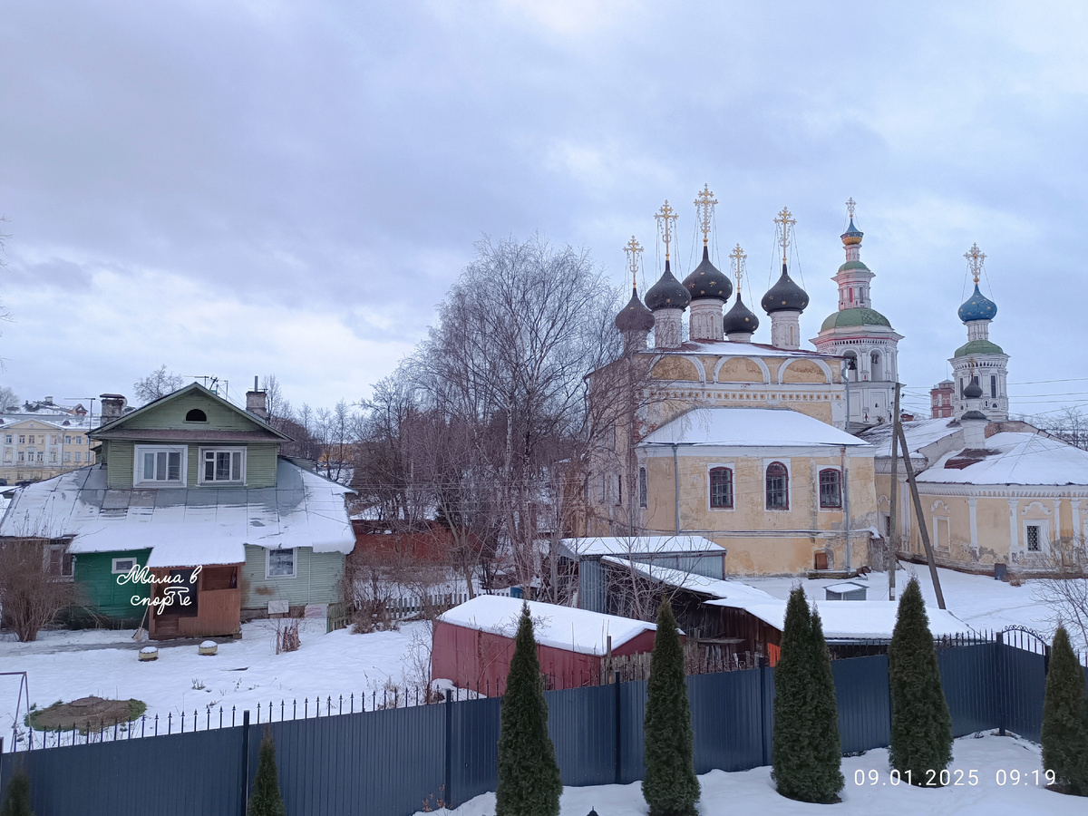А это вид из окна при свете дня.