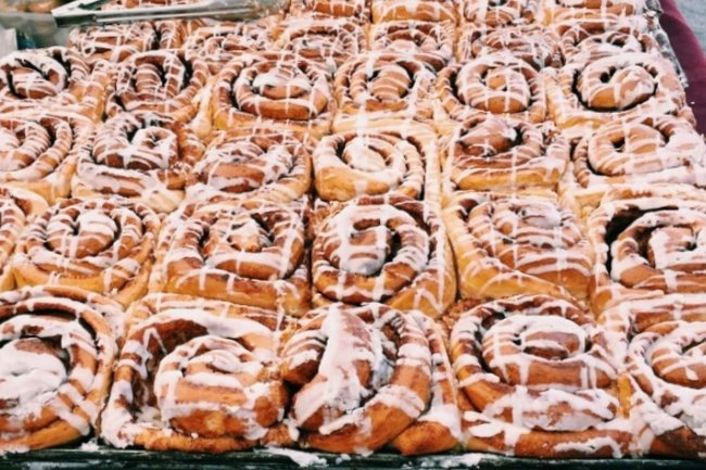    Печем булочки Синнабон дома легко: с этим рецептом они получаются очень ароматные и мягкие, как пух