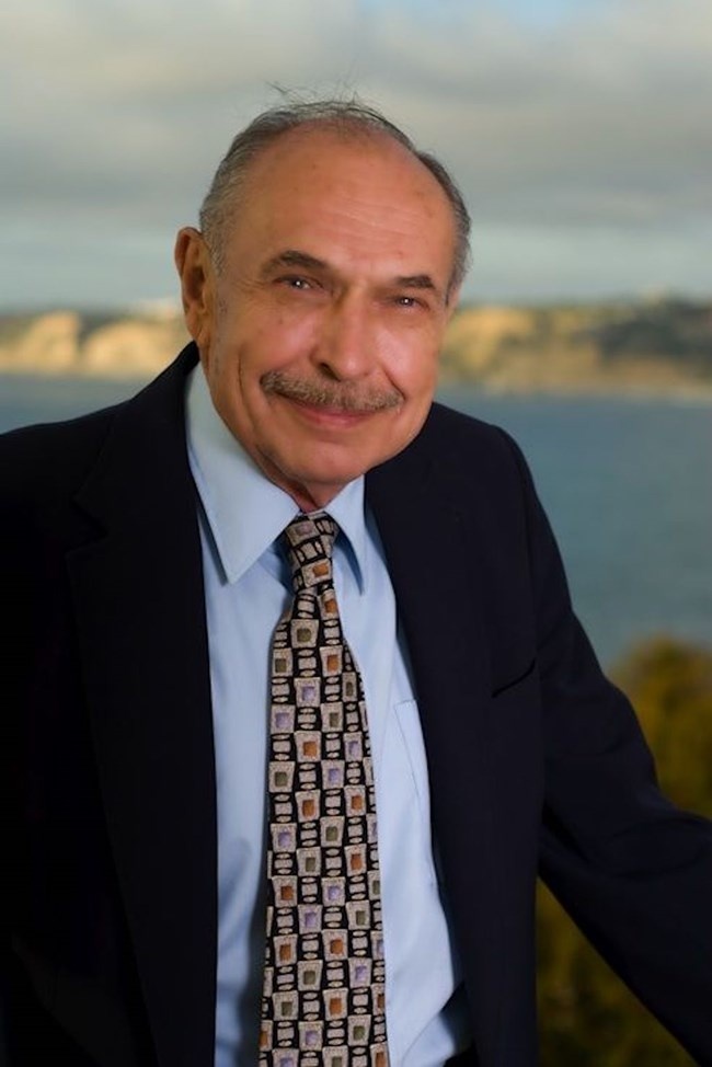 Джон Фридрих Асмус –  John Fredrich Asmus (1937–2024)