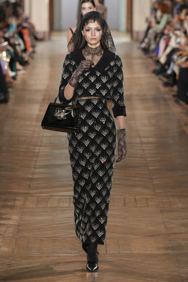 Georges Hobeika на Неделе высокой моды в Париже SS25 (27 января 2025 г.).