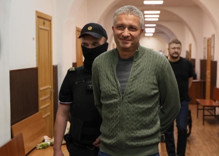    Гособвинение Тимура Иванова попросило сменить суд и судить его в закрытом режиме