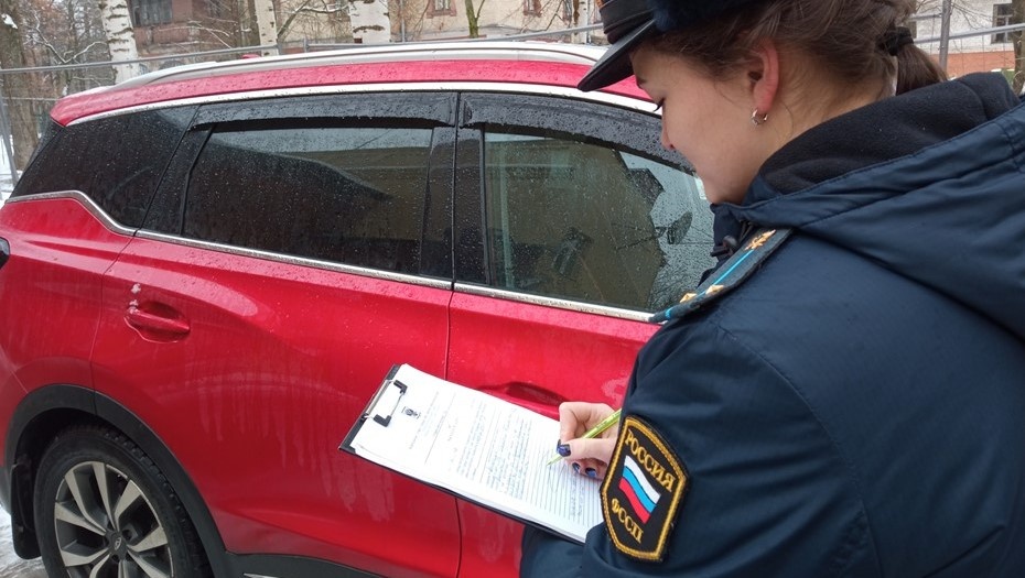    Судебный пристав арестовывает имущество должника в Петербурге, 2025 год. Автор фото: Пресс-служба ГУФССП по Петербургу