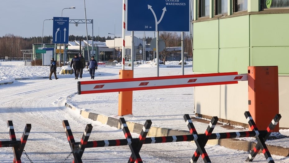    Закрытая граница России и Финляндии. Автор фото: Александр Демьянчук/ТАСС