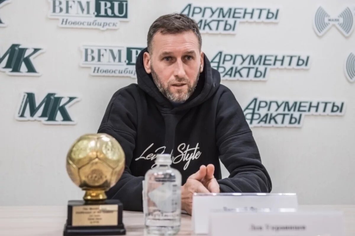    Золотой мяч «Лучшему вратарю столетия» привез внук Льва Яшина в Новосибирск