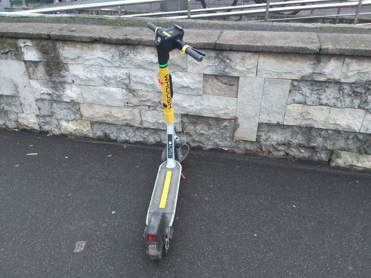     Теперь оператор должен оборудовать транспортное средство автоматическим устройством, которое позволит контролировать и ограничивать скорость. Фото: «МК в Великом Новгороде»