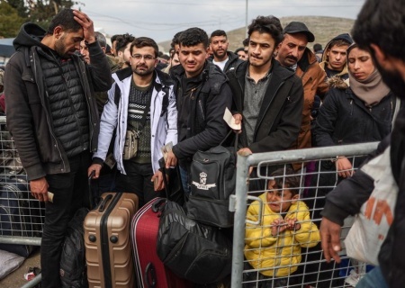    Шольц заступился за беженцев, несмотря на их агрессию