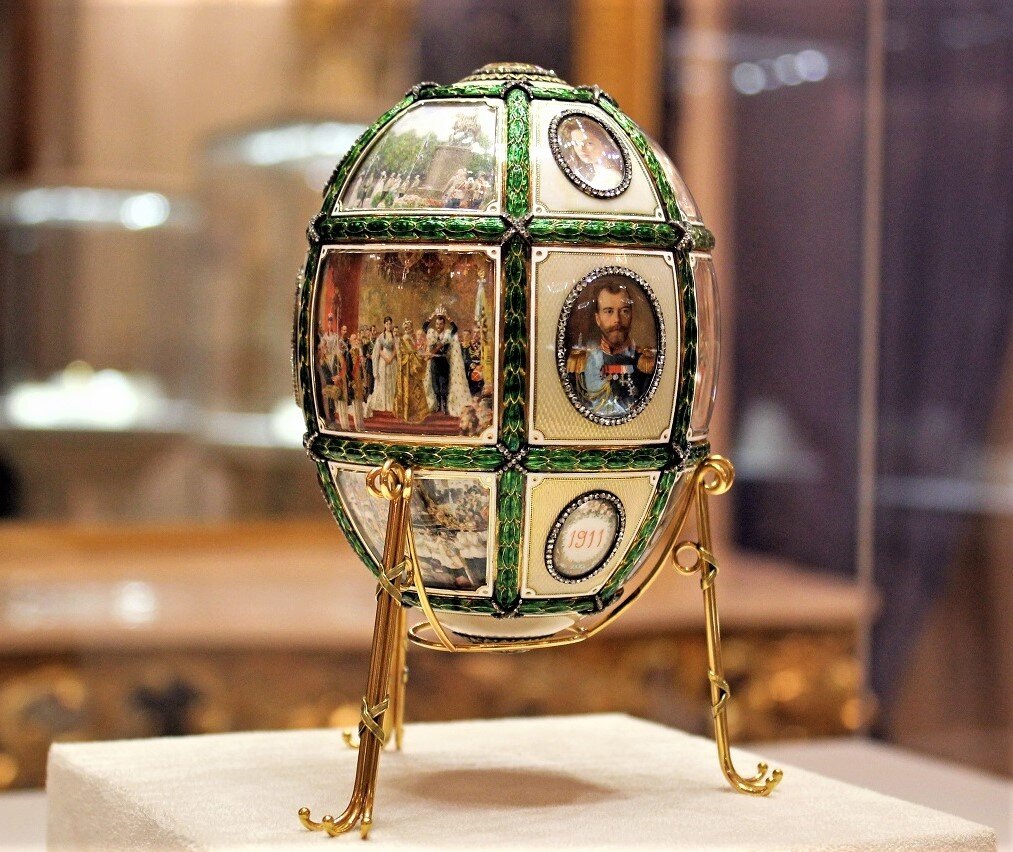 Одно из пасхальных яиц великого мастера Фаберже.