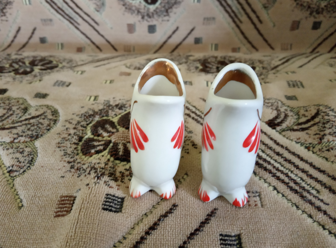 В сериале в серванте стояли вот такие "рыбки". Оказывается, в 1961 году они не могли там стоять.