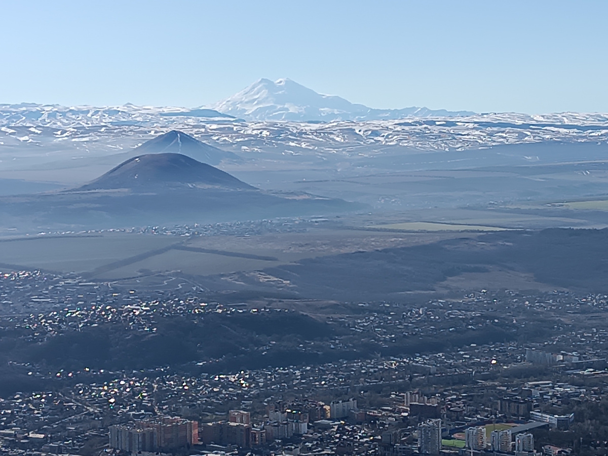 вид на Эльбрус с горы Машук