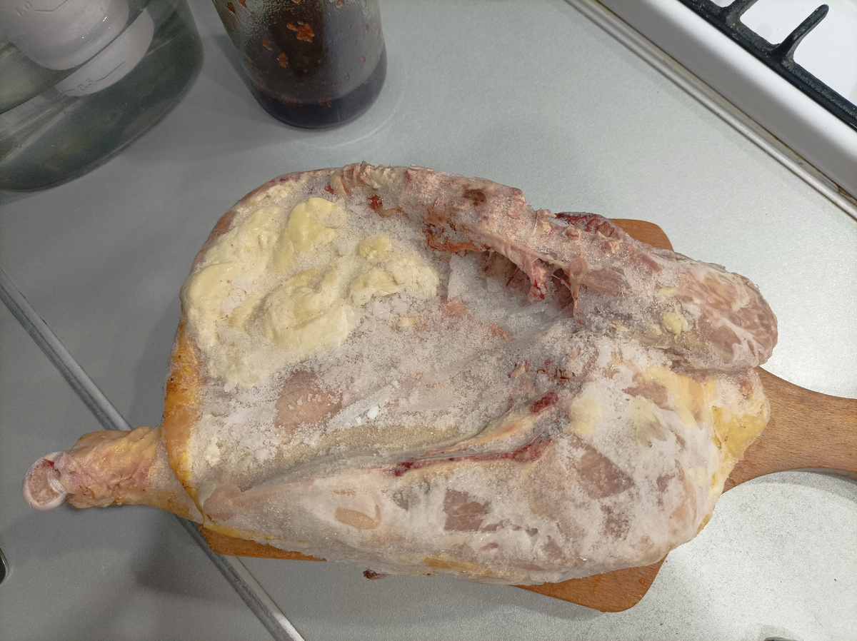 Размораживается, чтобы можно было разрезать