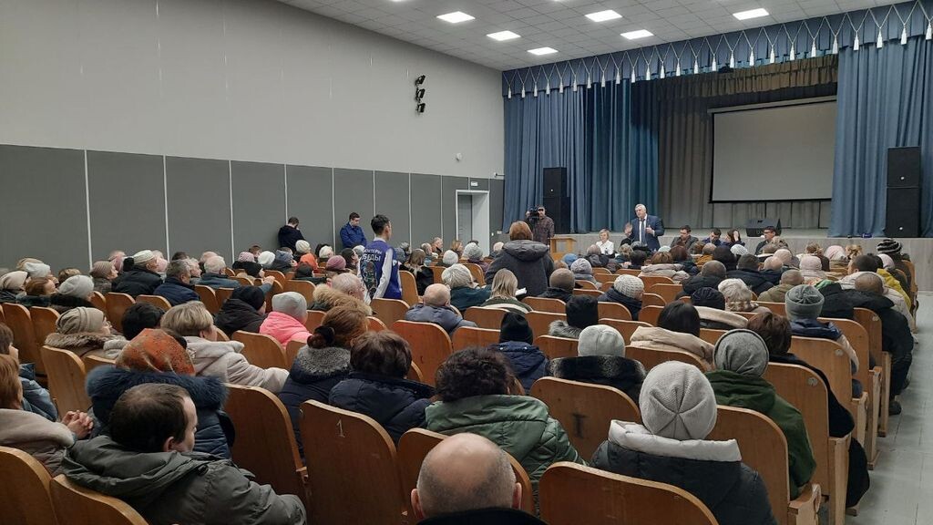    Проблему с детсадом в п. Чебеньки власти пообещали снять к 1 сентября. Что глава района говорит об амбулатории?