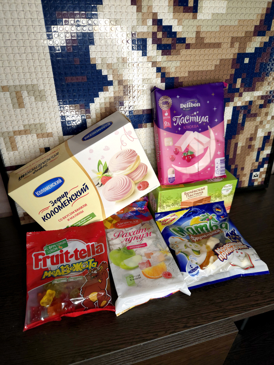 Не большая подборка вкусняшек, которые помогут справится с нехваткой сладости в жизни :)