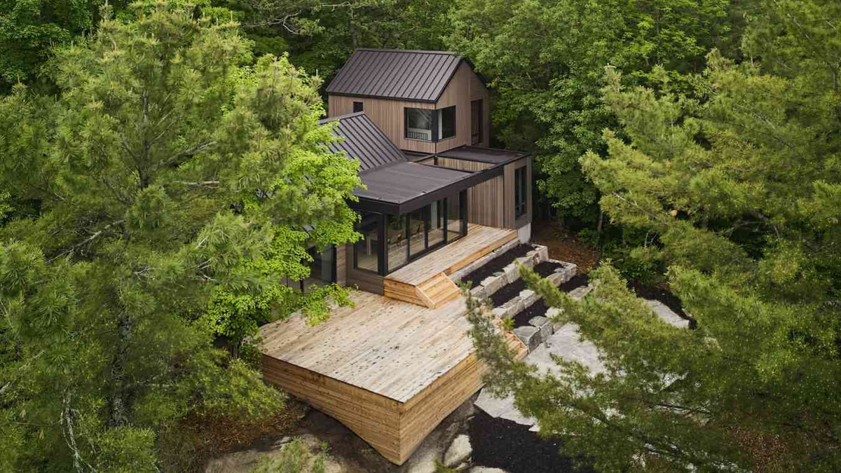 Источник изображения - https://amazingarchitecture.com/storage/10053/responsive-images/01-brackenrig-cottage-port-carling-daymark-design-incorporated___media_library_original_1344_756.jpg