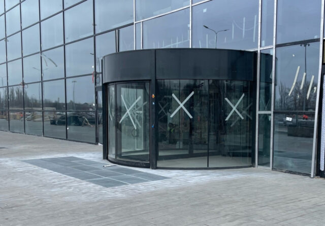     Здание нового терминала в аэропорту Воронежа. Фото: vozavia.ru