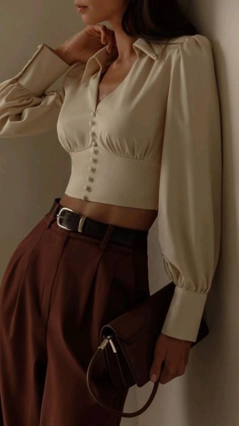  интересная блузка с лёгкими рукавами и нежным оттенком – стиль есть, но школьного педсовета нет