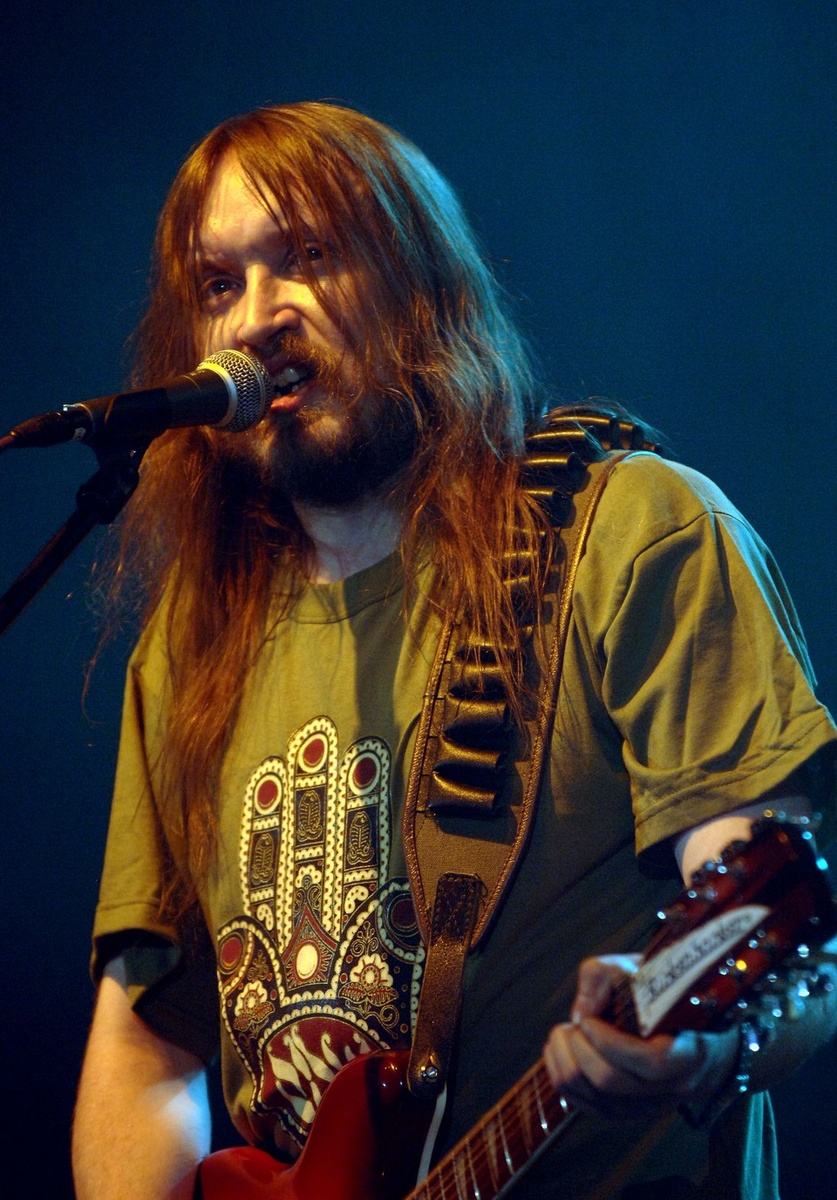    Егор Летов во время концерта в "Лужниках". Фото ИТАР-ТАСС/ Григорий Сысоев