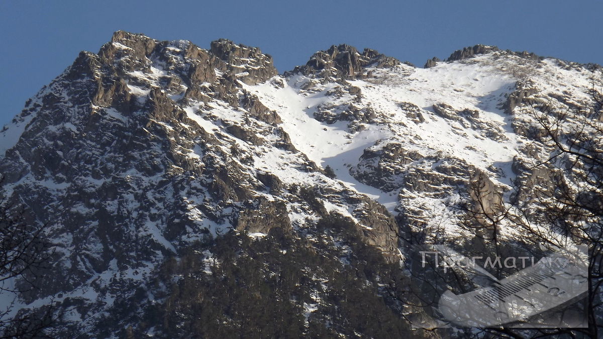 Гостевой комплекс "Сердце Домбая", Теберда. Карачаево-Черкесия. Вид из окна.