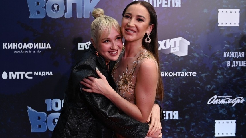 БУЗОВА и КЛАВА КОКА  устроили "битву ягодиц"...