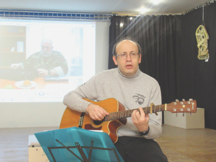 Александр Левин спел песни на стихи Владимира Строчкова. Фото Николая Милешкина