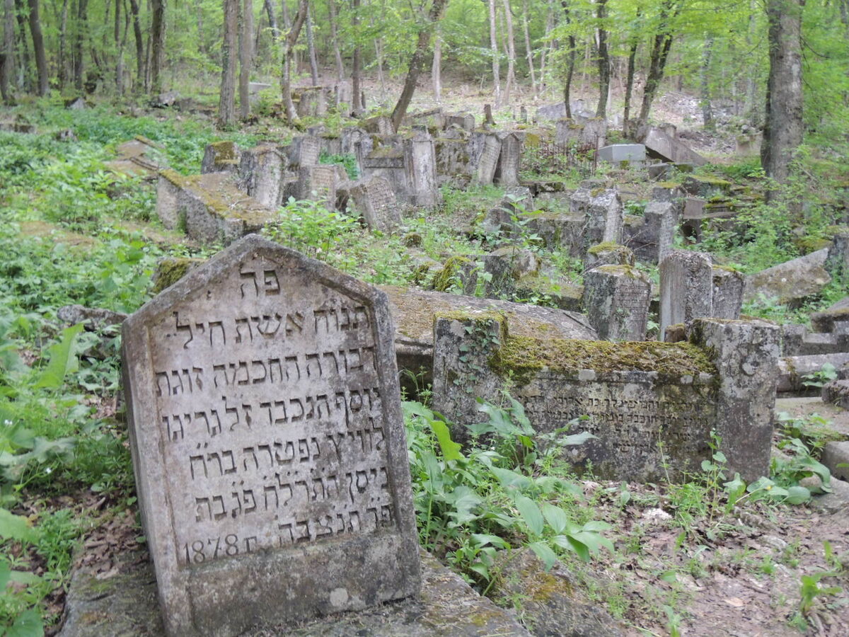 На кладбище сохранились надгробия от 5 до 10 тысяч захоронений