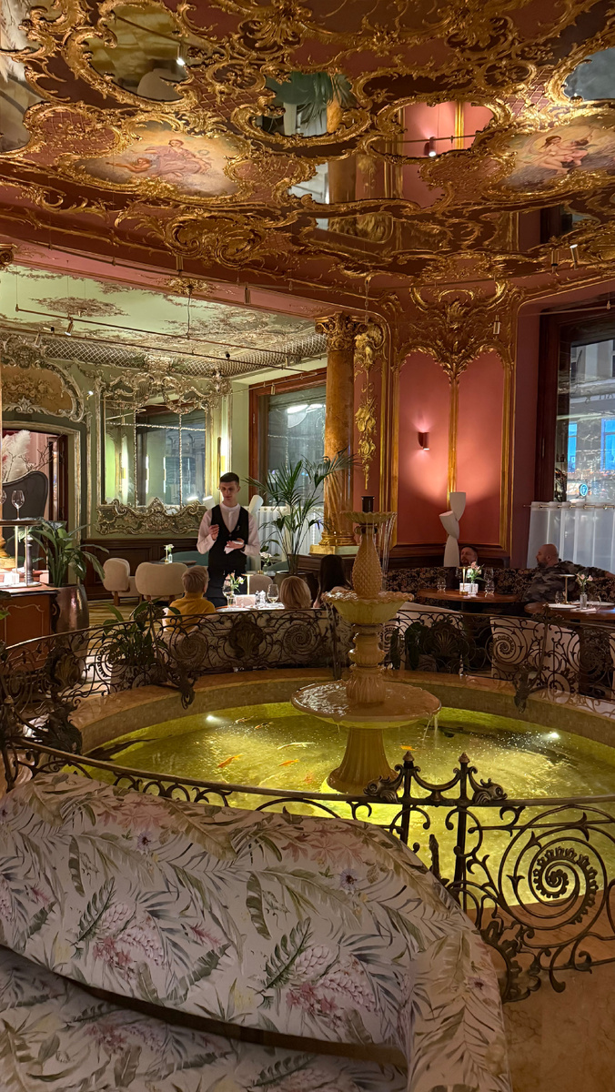 Зал ресторана Savoy