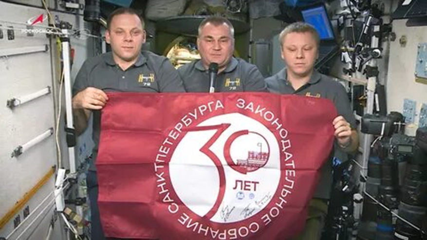 Космонавты участвуют в публичном мероприятии с борта МКС. Фото: Роскосмос