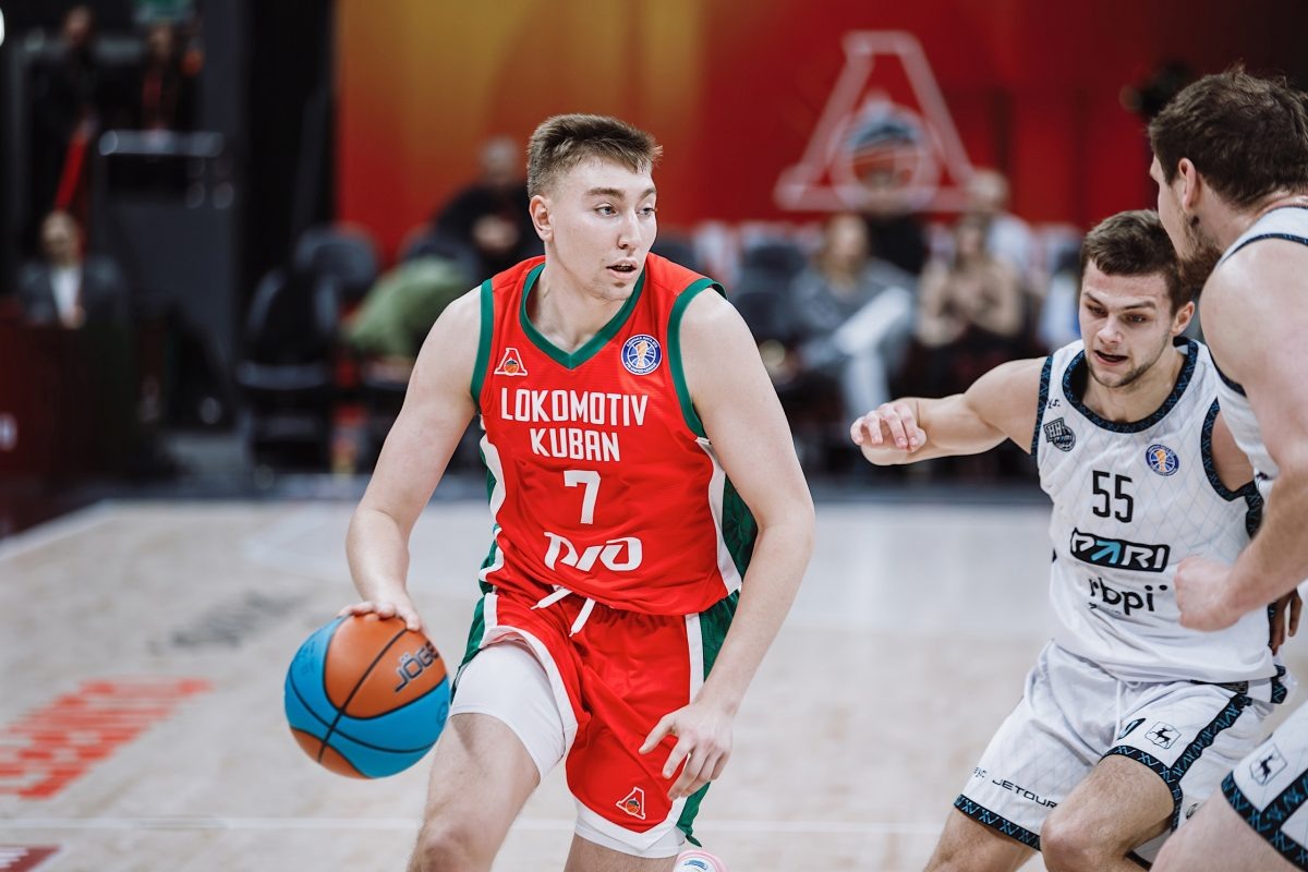    Перед игрой букмекеры предрекали нашей команде разгромное поражение с разницей более 25 очков