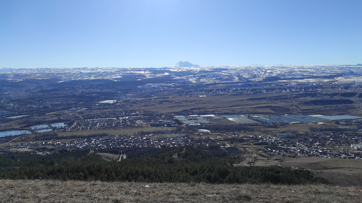 Дорога пойдет ориентировочно между каскадом прудов (слева на снимке) и тепличным комплексом (справа). Фото: Кирилл Полиенко/Polienko: путешествуем вдвоём